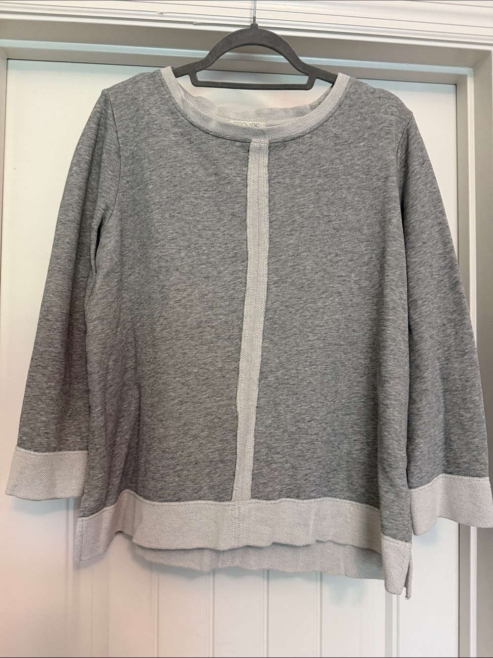 Women's Grey Contrast-Trim Pullover Sweatshirt